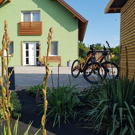 Holiday Home Znojmo W/ Wellness & Wine Экстерьер фото
