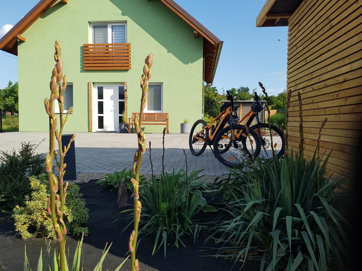 Holiday Home Znojmo W/ Wellness & Wine Экстерьер фото